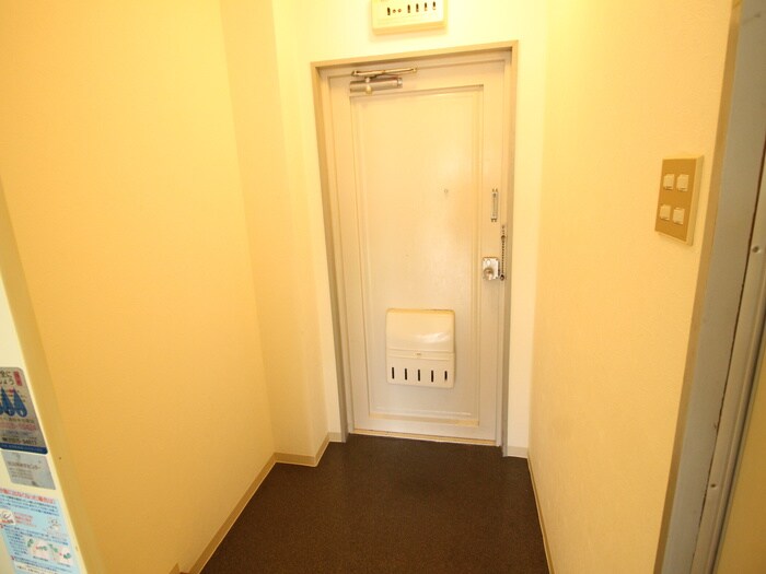 物件内観写真16　(玄関)
