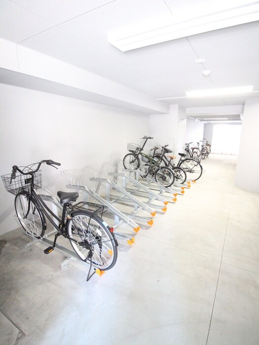 物件外観写真4　(駐輪場)