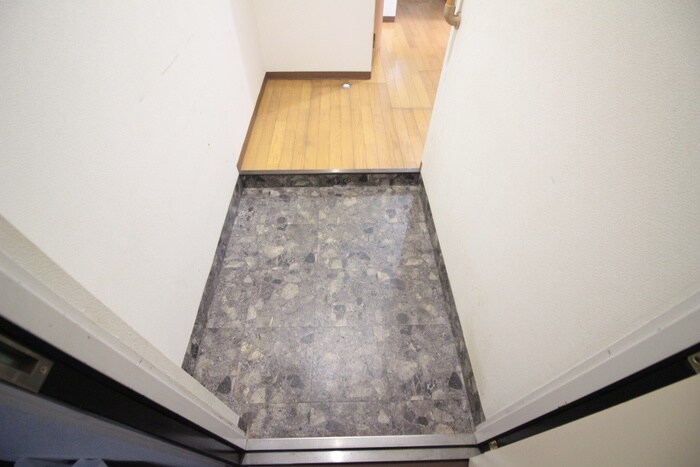 物件内観写真7　(玄関)