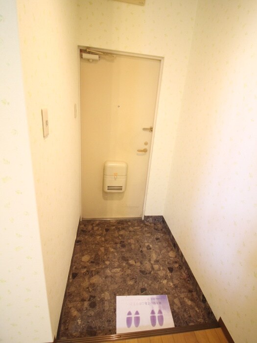 物件内観写真10　(玄関)