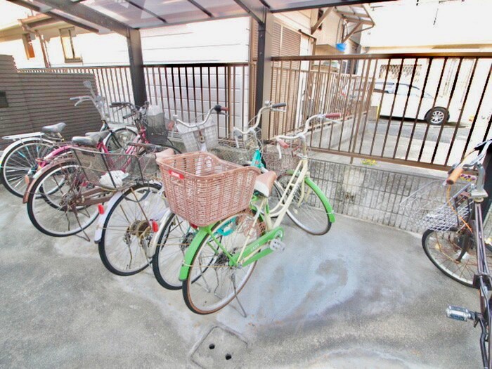 物件外観写真3　(駐輪場)