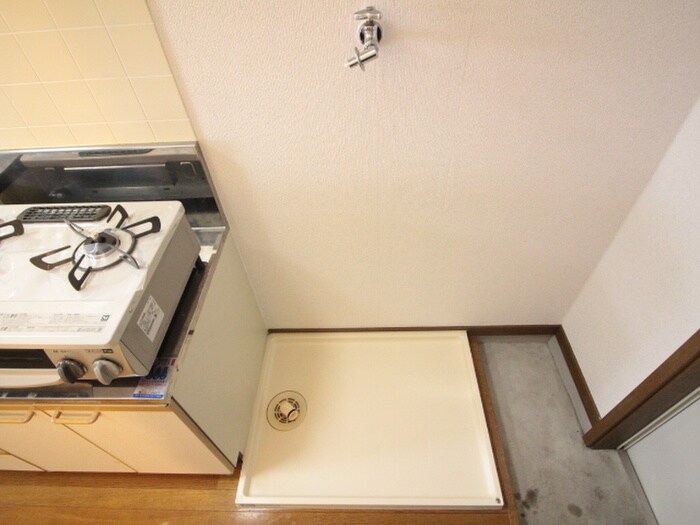 物件内観写真12　(洗濯機置場)