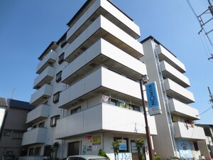 作本マンション外観写真