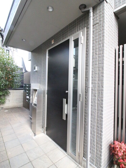 物件外観写真4　(エントランス部分)