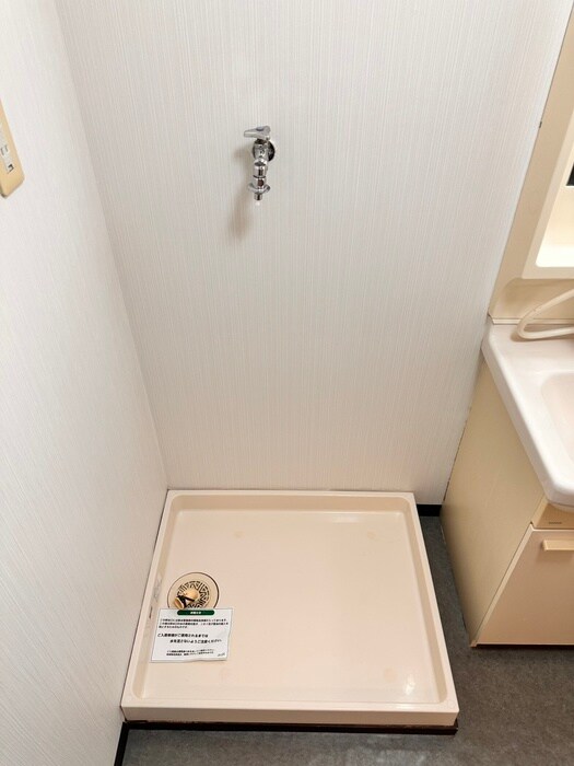 物件内観写真12　(洗濯機置場)