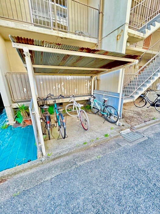 物件外観写真4　(駐輪場)