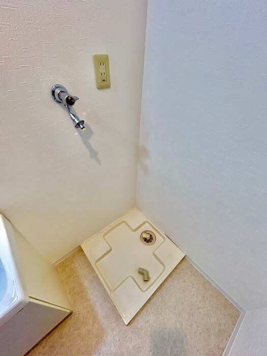 物件内観写真11　(洗濯機置場)