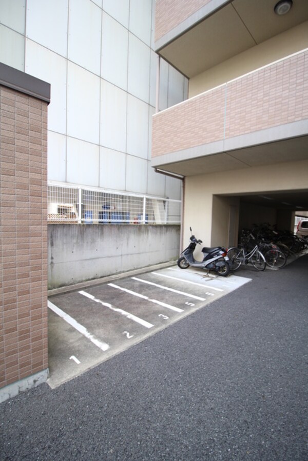 バイク置き場
