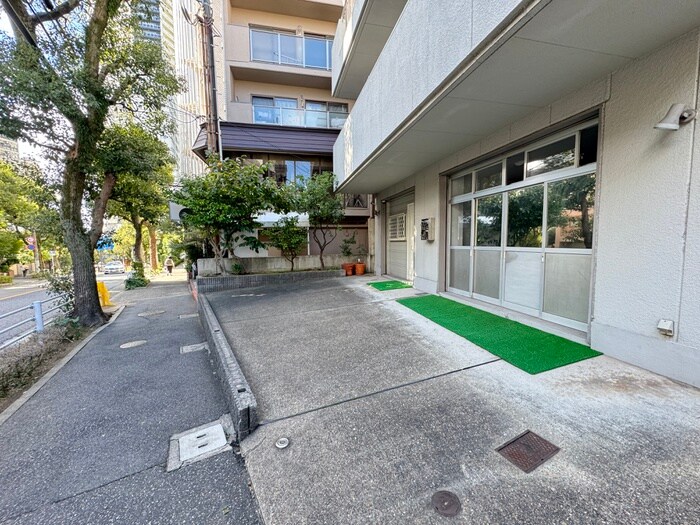 物件外観写真3　(駐車場)