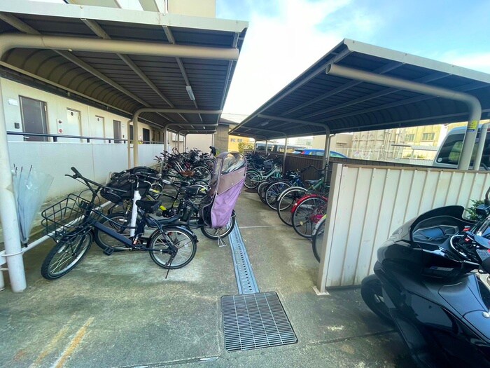 物件外観写真6　(駐輪場)