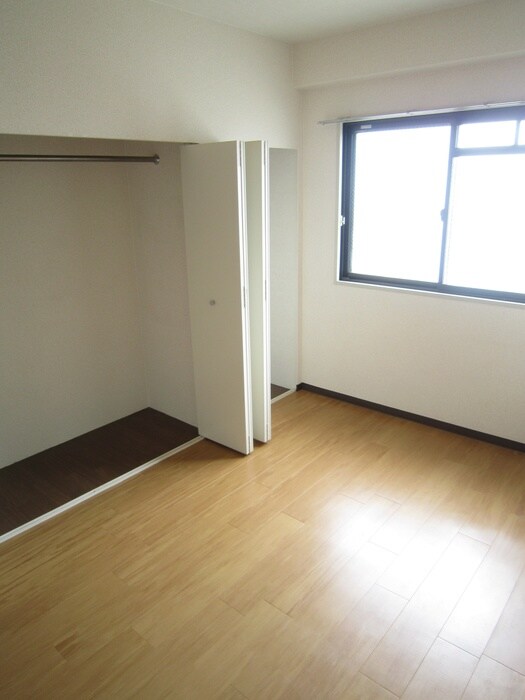 物件内観写真12　(収納)