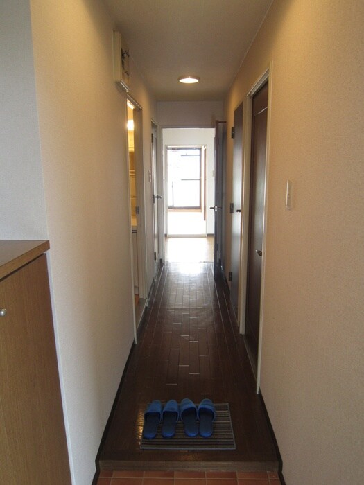 物件内観写真13　(玄関)