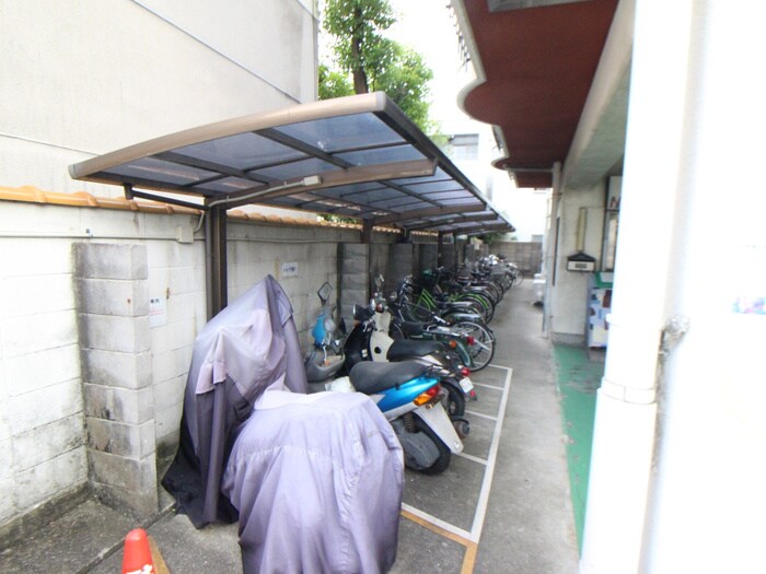 物件外観写真6　(駐輪場)