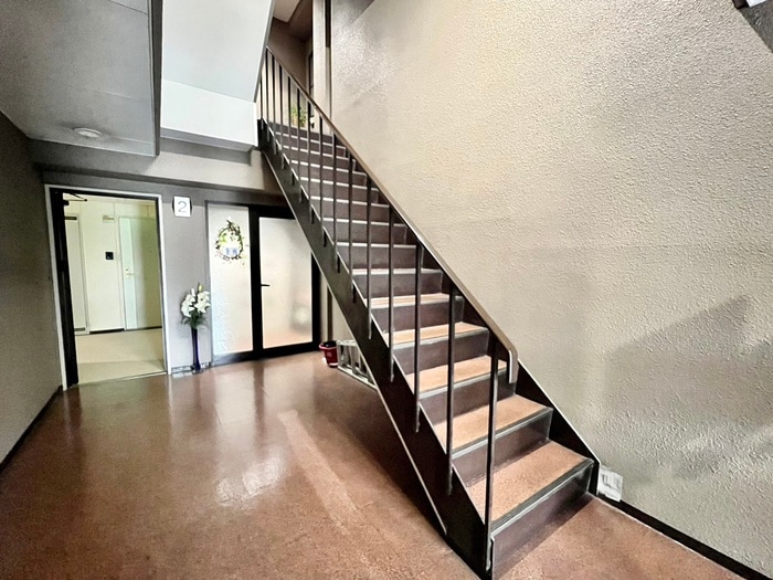 物件外観写真6　(エントランス部分)