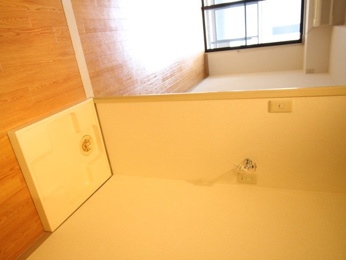 物件内観写真10　(洗濯機置場)