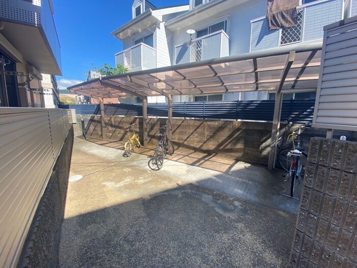 物件外観写真4　(駐輪場)