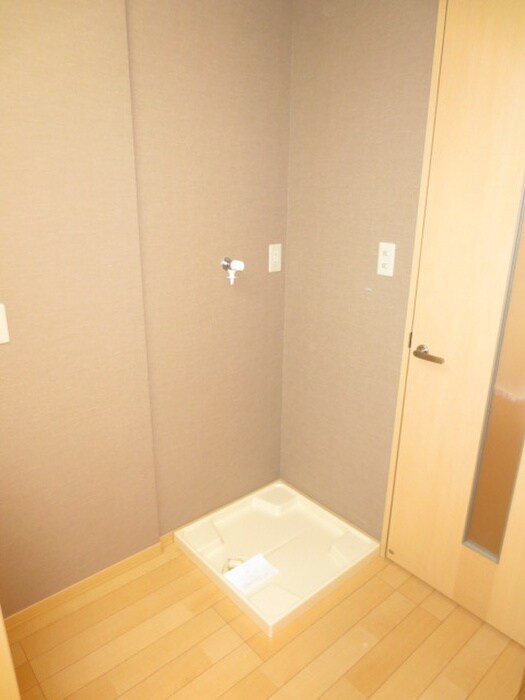 物件内観写真12　(洗濯機置場)