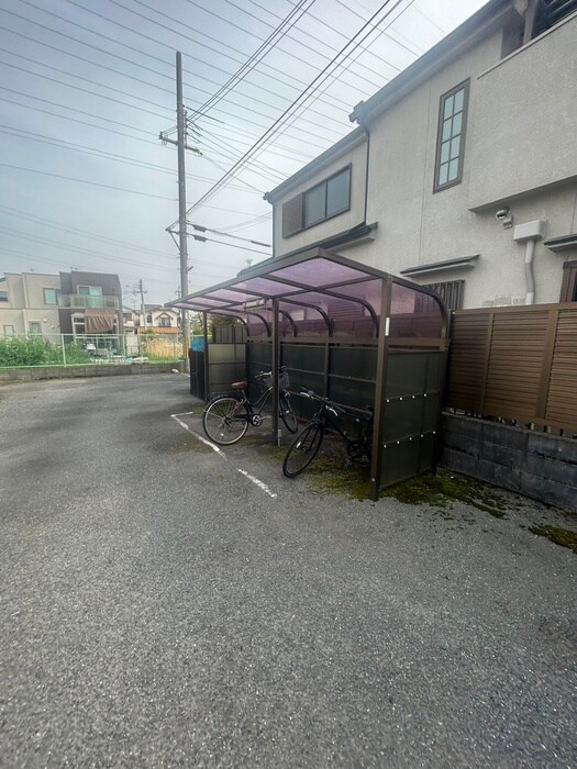 物件外観写真4　(駐輪場)
