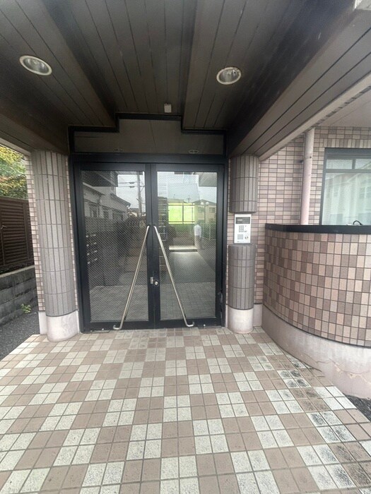 物件外観写真6　(エントランス部分)