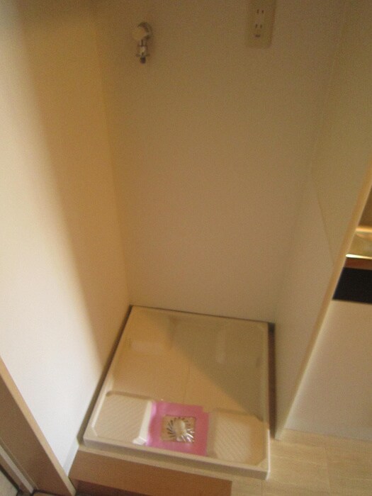 物件内観写真13　(洗濯機置場)