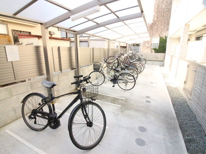 物件外観写真3　(駐輪場)