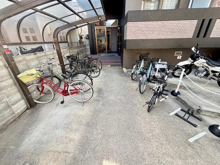 物件外観写真5　(駐輪場)