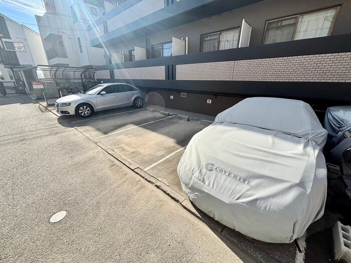 物件外観写真6　(駐車場)