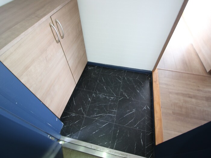 物件内観写真12　(玄関)