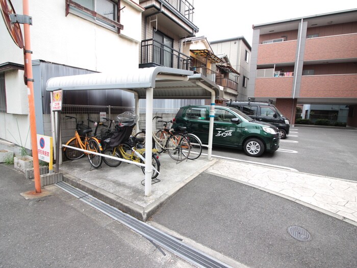 物件外観写真2　(駐輪場)