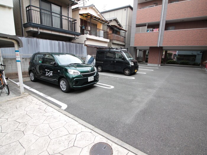 物件外観写真3　(駐車場)