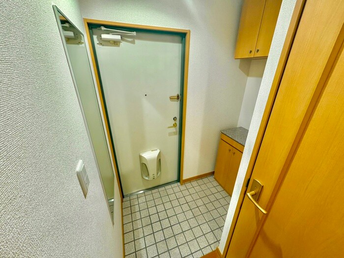 物件内観写真18　(玄関)