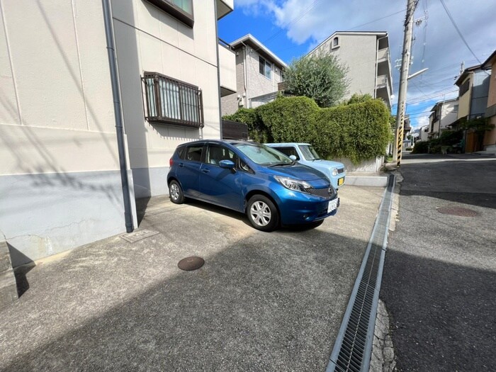 物件外観写真4　(駐車場)