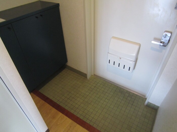 物件内観写真12　(玄関)