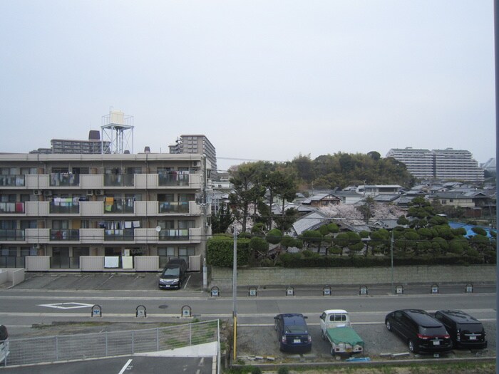 物件内観写真16　(室内からの展望)