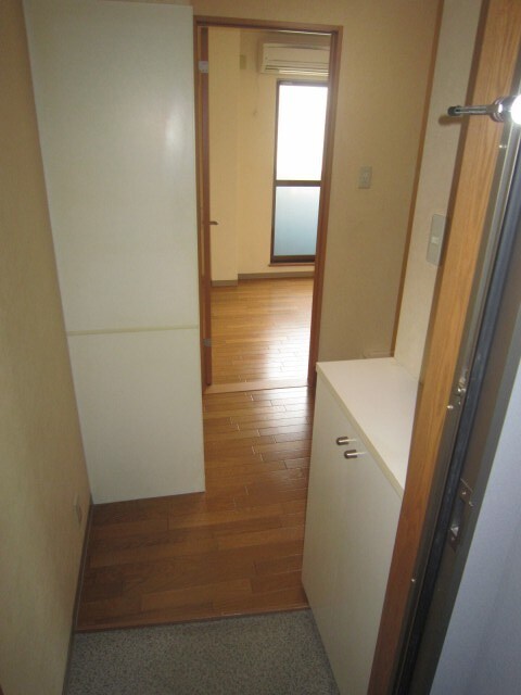 物件内観写真11　(玄関)