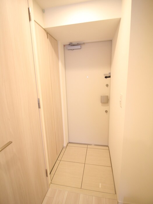 物件内観写真16　(玄関)