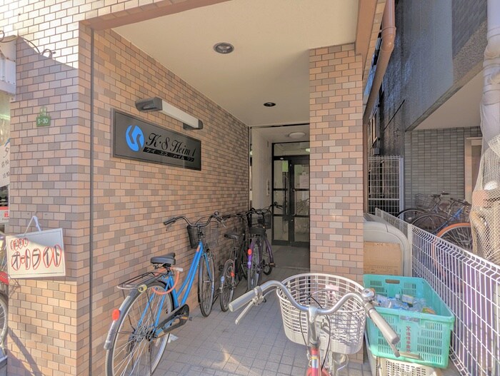 物件外観写真3　(エントランス部分)