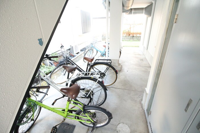 物件外観写真3　(駐輪場)