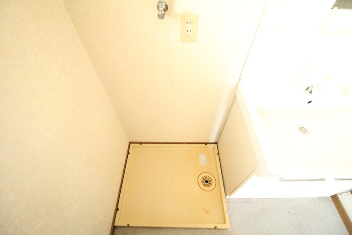 物件内観写真13　(洗濯機置場)