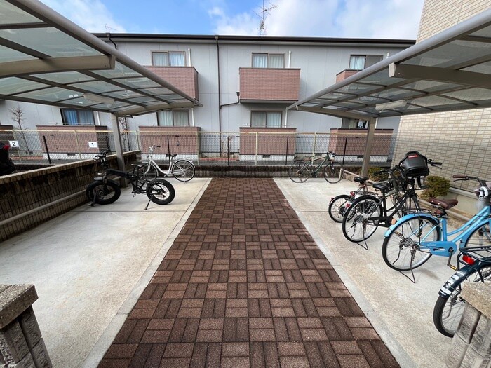 物件外観写真2　(駐輪場)