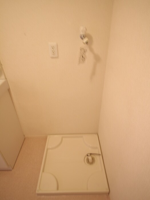 物件内観写真9　(洗濯機置場)