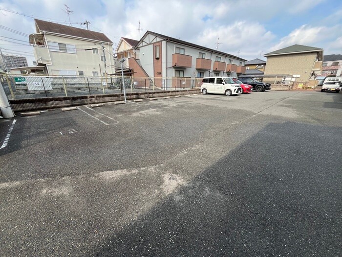 物件外観写真3　(駐車場)