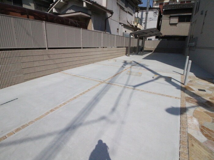 物件外観写真2　(駐車場)