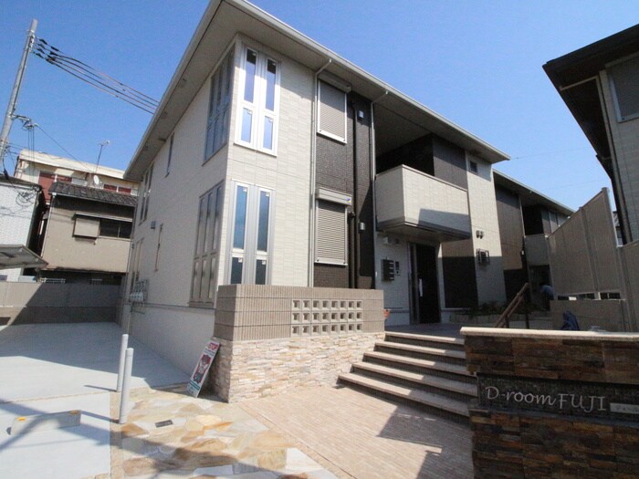 物件外観写真3　(エントランス部分)