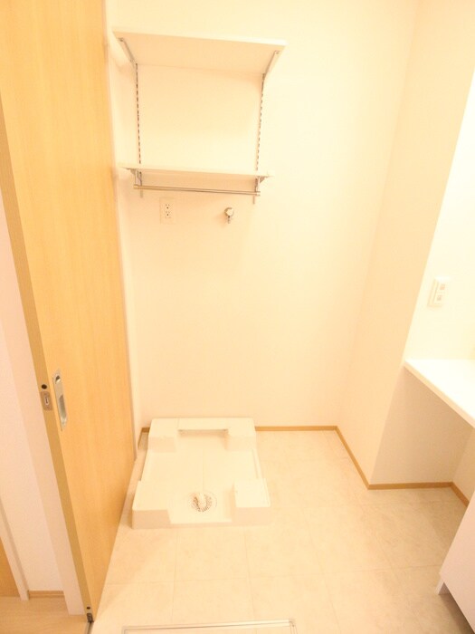 物件内観写真18　(洗濯機置場)