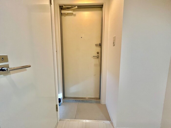 物件内観写真4　(玄関)