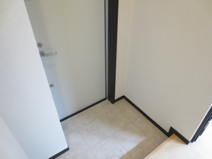 物件内観写真11　(玄関)