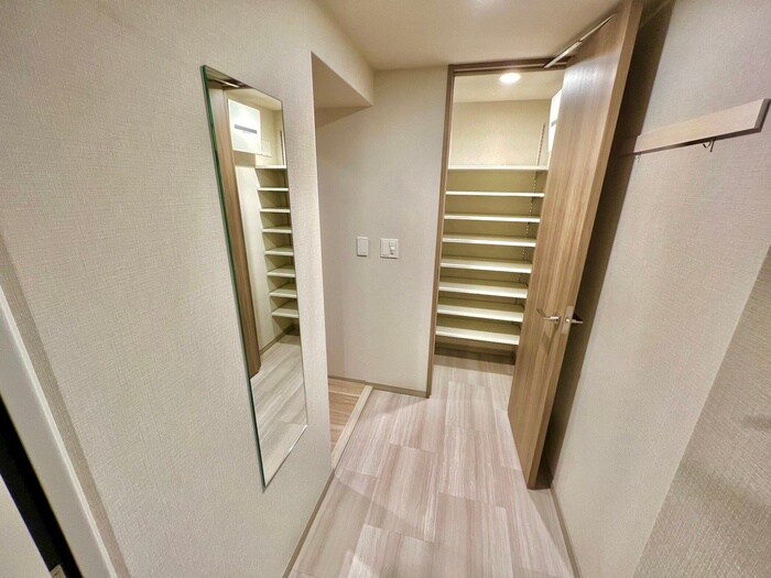 物件内観写真7　(玄関)