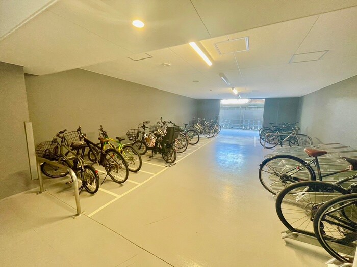 物件外観写真3　(駐輪場)