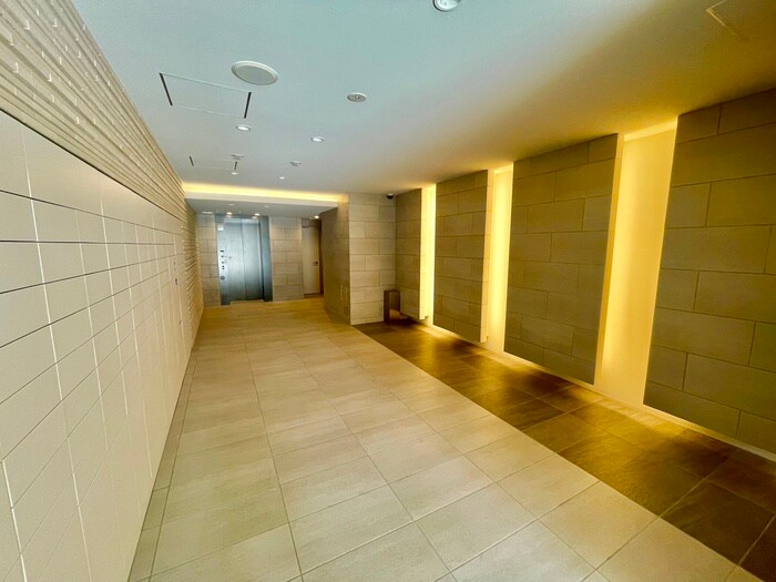 物件外観写真5　(エントランス部分)